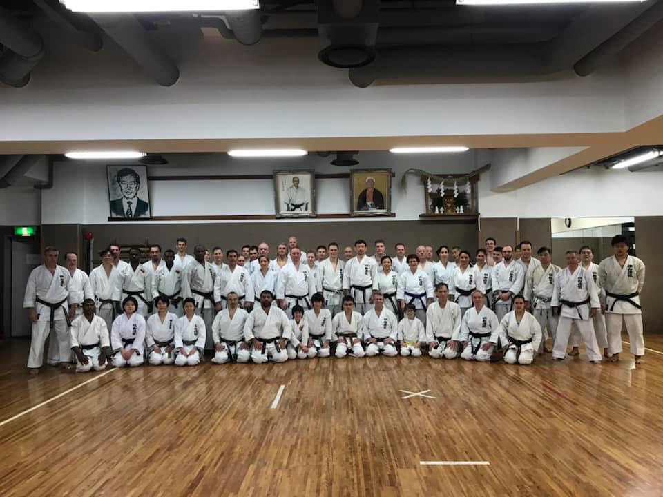 Sandra bij SKIF Honbu Dojo in Tokio