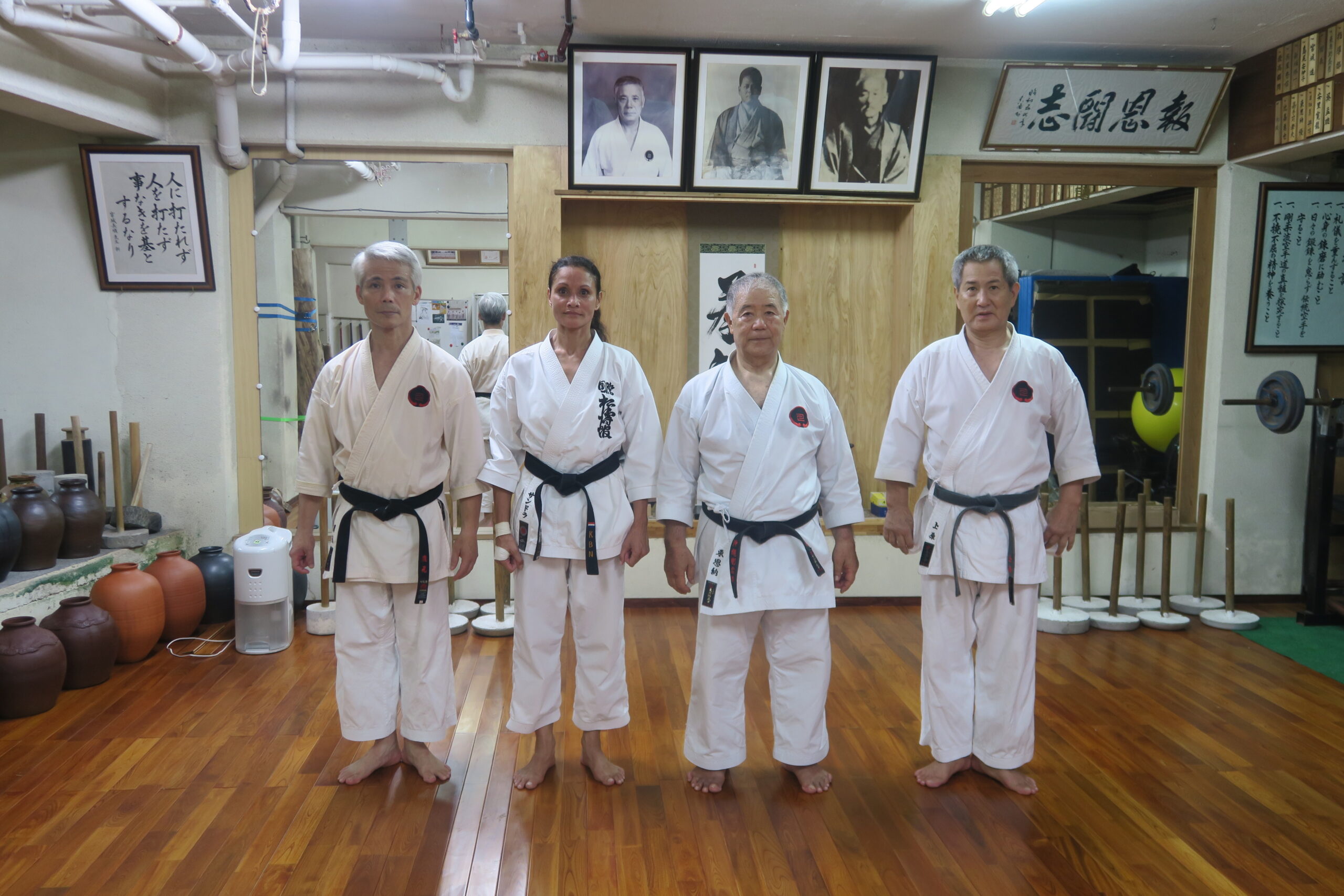 Sandra bij Morio Higaonna Sensei in Okinawa