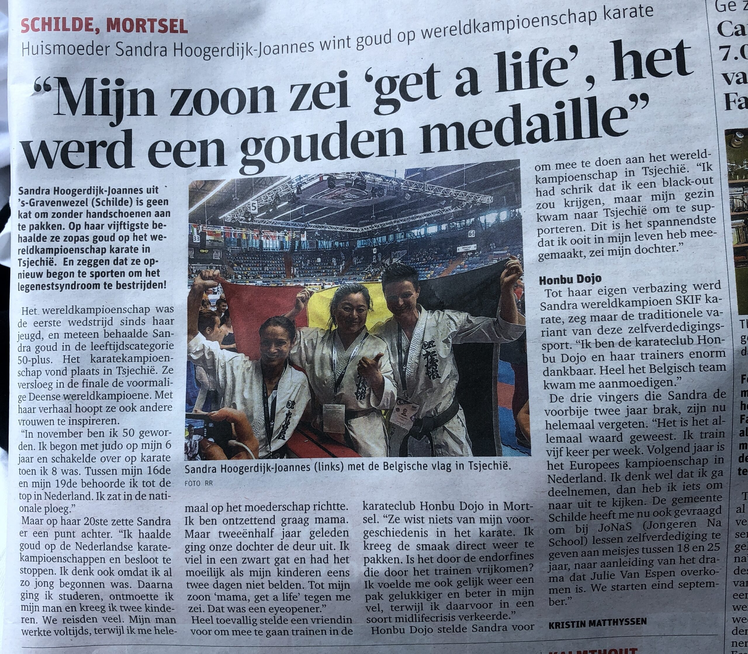 Krantenartikel over Sandra Hoogerdijk-Joannes en haar wereldtitel karate in 2019