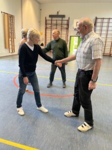 senioren leren rustig reageren bij onveilige situaties