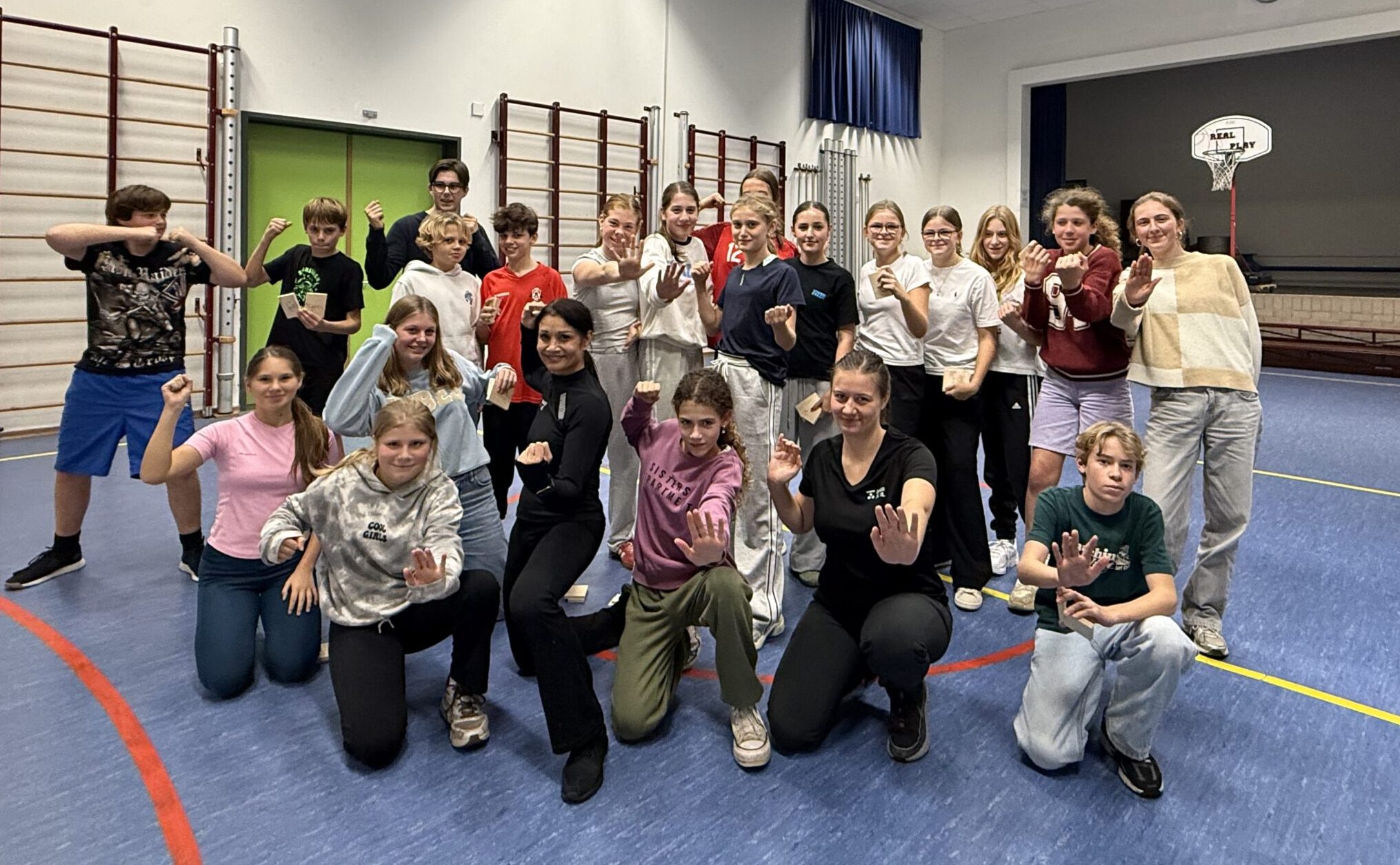 praktische zelfverdediging voor jongeren in een veilige leeromgeving