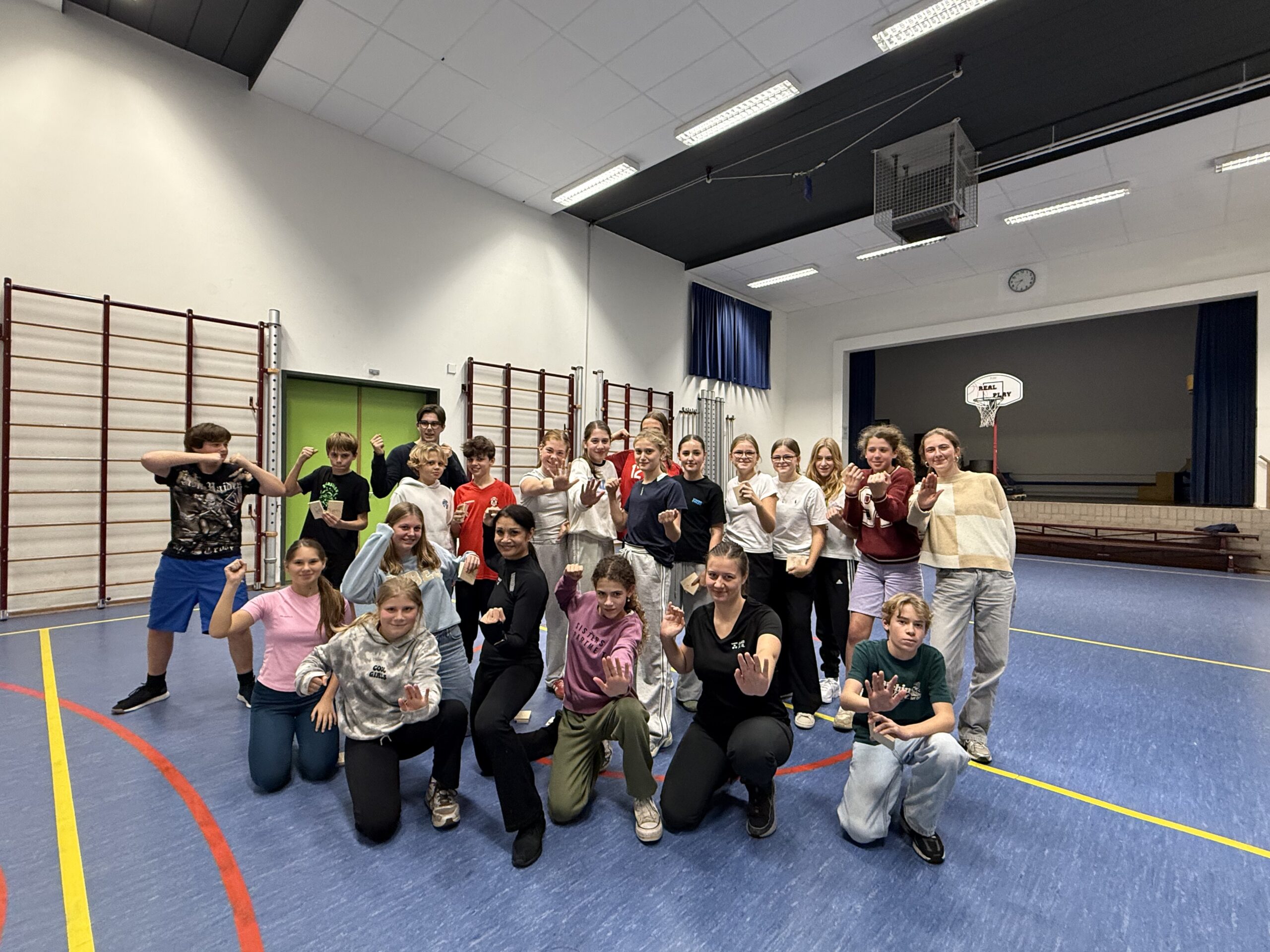 praktische zelfverdediging voor jongeren in een veilige leeromgeving