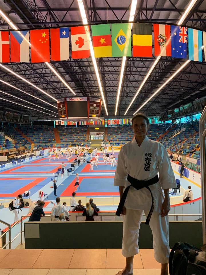Sandra Hoogerdijk Joannes met haar gezin na het wereldkampioenschap karate