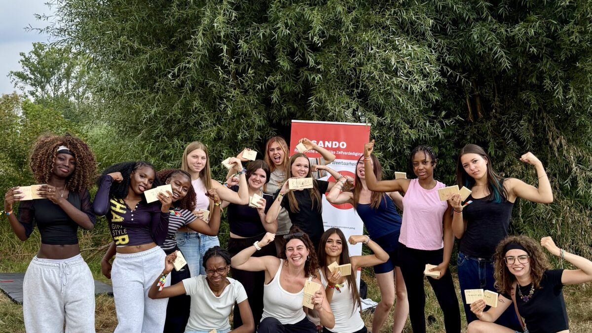 SANDO workshop zelfverdediging en weerbaarheid voor jongeren tijdens Summer Camp RedFox 2026